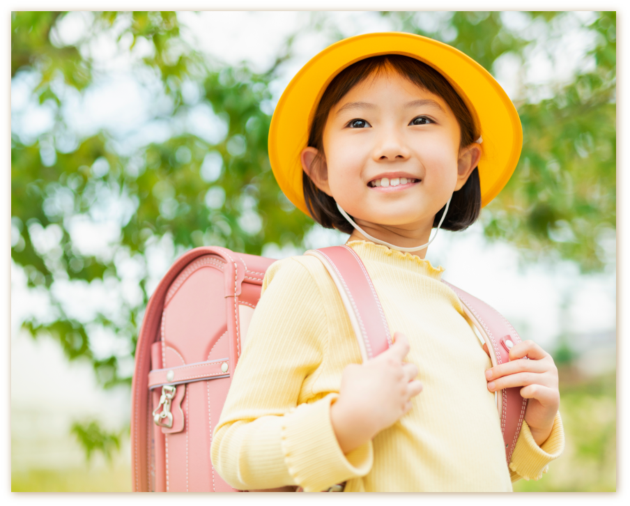 ランドセルを背負った女の子